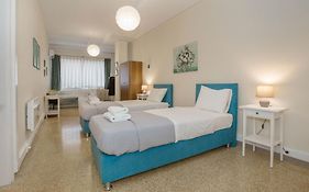 Central Apartment On Pedestrian Street By Ghh